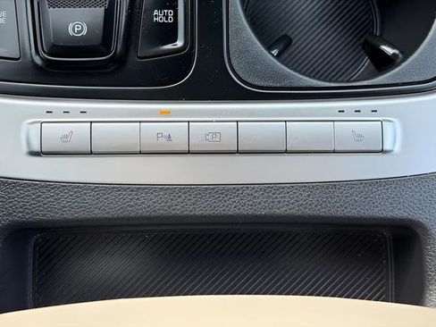 Used 2025 Kia Carnival image 29