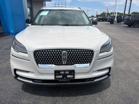 Used 2022 Lincoln Aviator Reserve AWD/4WD image 3