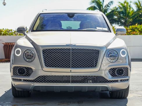 Used 2017 Bentley Bentayga image 13