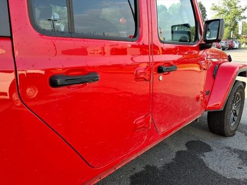 Used 2024 Jeep Gladiator Sport AWD/4WD image 9