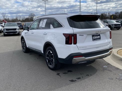 Used 2024 Kia Sorento S image 5