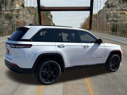 New 2026 Jeep Grand Cherokee Limited w/ Limited Altitude Package AWD/4WD image 11