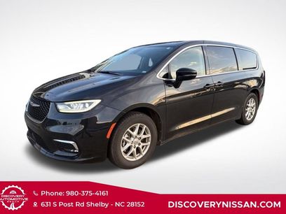 Used 2025 Chrysler Pacifica Limited