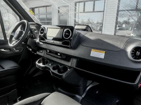 Used 2025 Mercedes-Benz Sprinter 2500 image 23