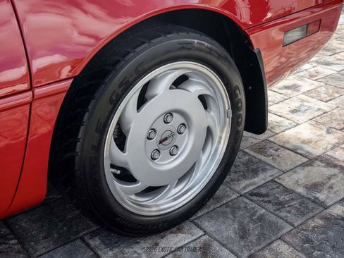 Used 1992 Chevrolet Corvette Coupe RWD image 45