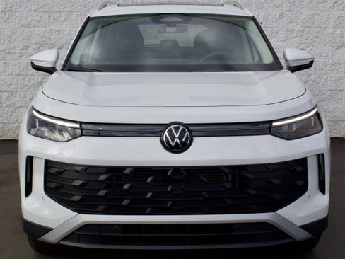 New 2026 Volkswagen Tiguan SE AWD/4WD image 2