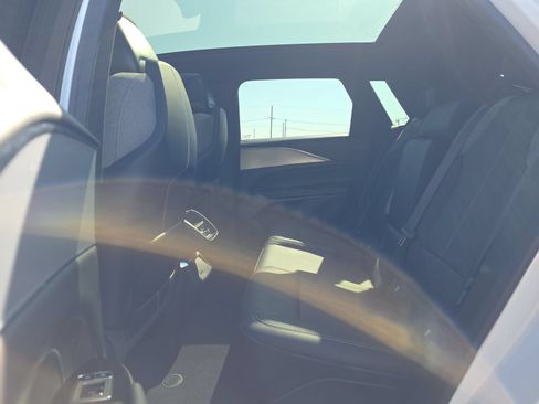 Used 2024 Cadillac Lyriq Tech RWD image 7