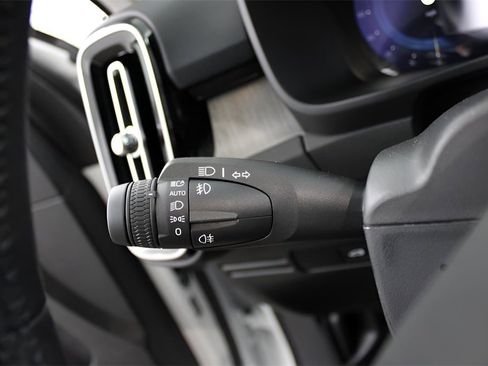 New 2025 Volvo XC40 B5 Plus image 30