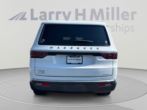 Used 2022 Jeep Wagoneer Series III w/ Premium Group I AWD/4WD image 4