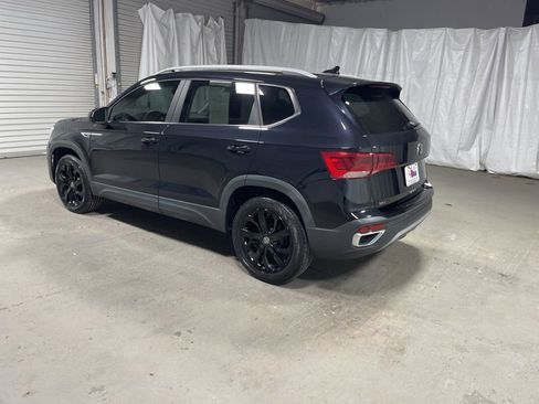 Used 2022 Volkswagen Taos SEL w/ Panoramic Sunroof Package image 5