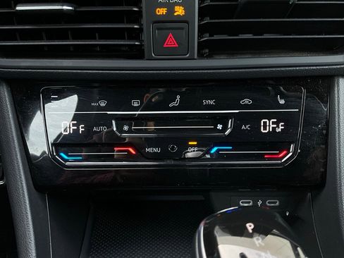 Used 2025 Volkswagen Jetta Sport image 25