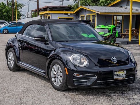 Used 2019 Volkswagen Beetle 2.0T SE FWD image 6