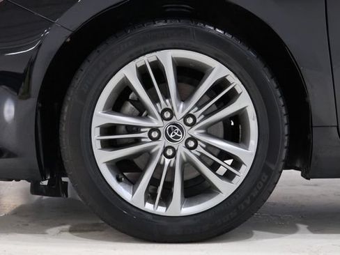 Used 2016 Toyota Camry SE w/ Moonroof Package FWD image 9