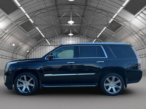 Used 2015 Cadillac Escalade Luxury image 2
