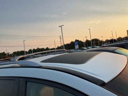 Used 2014 Nissan Pathfinder Platinum w/ Platinum Premium Package FWD image 3