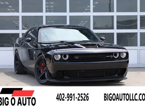Used 2017 Dodge Challenger SRT Hellcat RWD image 1