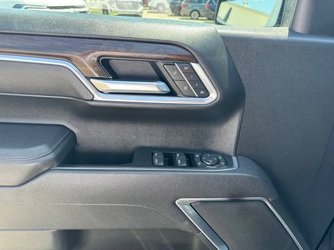 Used 2025 GMC Sierra 1500 SLT AWD/4WD image 10
