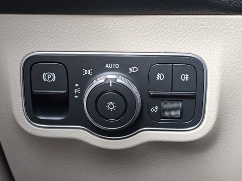 New 2025 Mercedes-Benz GLB 250 4MATIC image 26