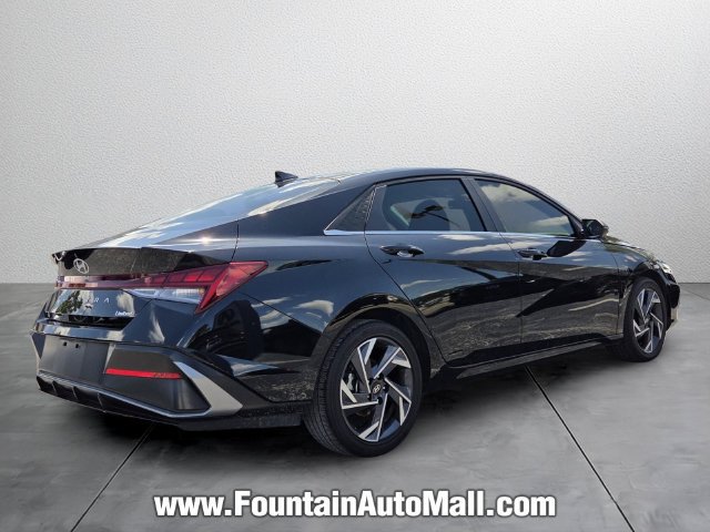 Used 2025 Hyundai Elantra Limited FWD image 4