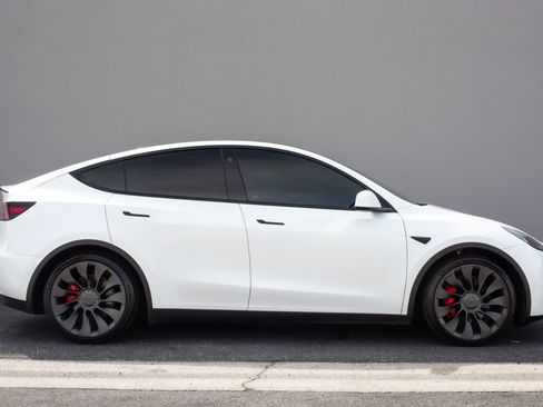 Used 2022 Tesla Model Y Performance image 7