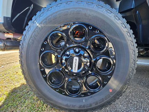 New 2026 Ford F250 Lariat w/ Black Appearance Package image 8