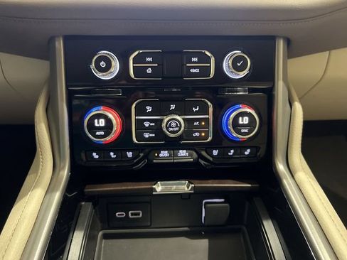 Used 2021 GMC Yukon Denali RWD image 17