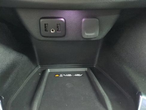 Used 2023 Chevrolet Traverse LT FWD image 19