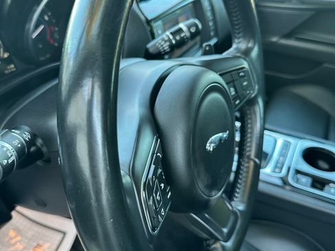 Used 2017 Jaguar XE Premium RWD image 17