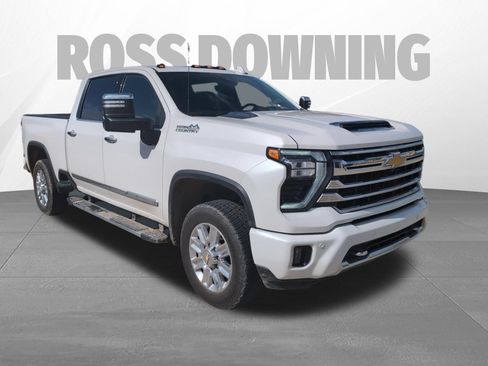 Used 2024 Chevrolet Silverado 2500 High Country w/ Technology Package AWD/4WD image 2