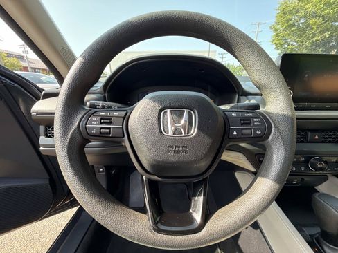 Used 2023 Honda Accord EX image 9