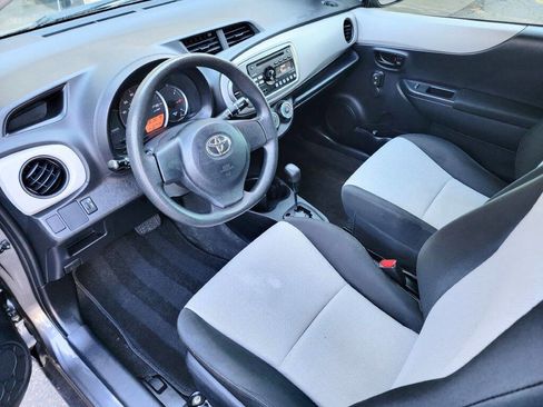 Used 2014 Toyota Yaris L image 7