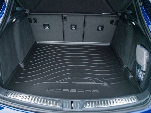 Certified 2026 Porsche Macan Turbo AWD/4WD image 29