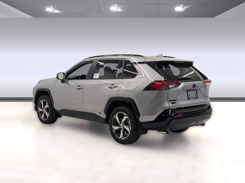 New 2025 Toyota RAV4 SE image 2