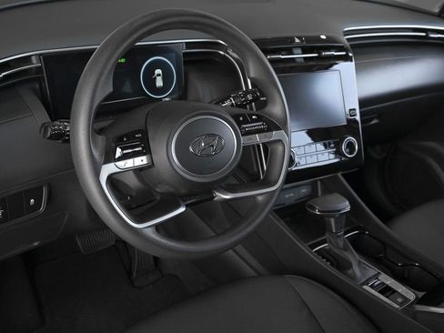 Used 2024 Hyundai Tucson SE image 11