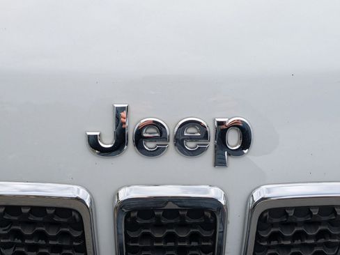 Used 2019 Jeep Cherokee Limited image 30