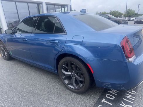 Used 2022 Chrysler 300 Touring w/ Sport Appearance Package RWD image 5