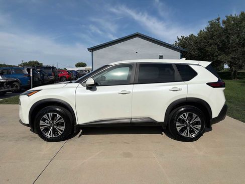 Used 2023 Nissan Rogue SV AWD/4WD image 3