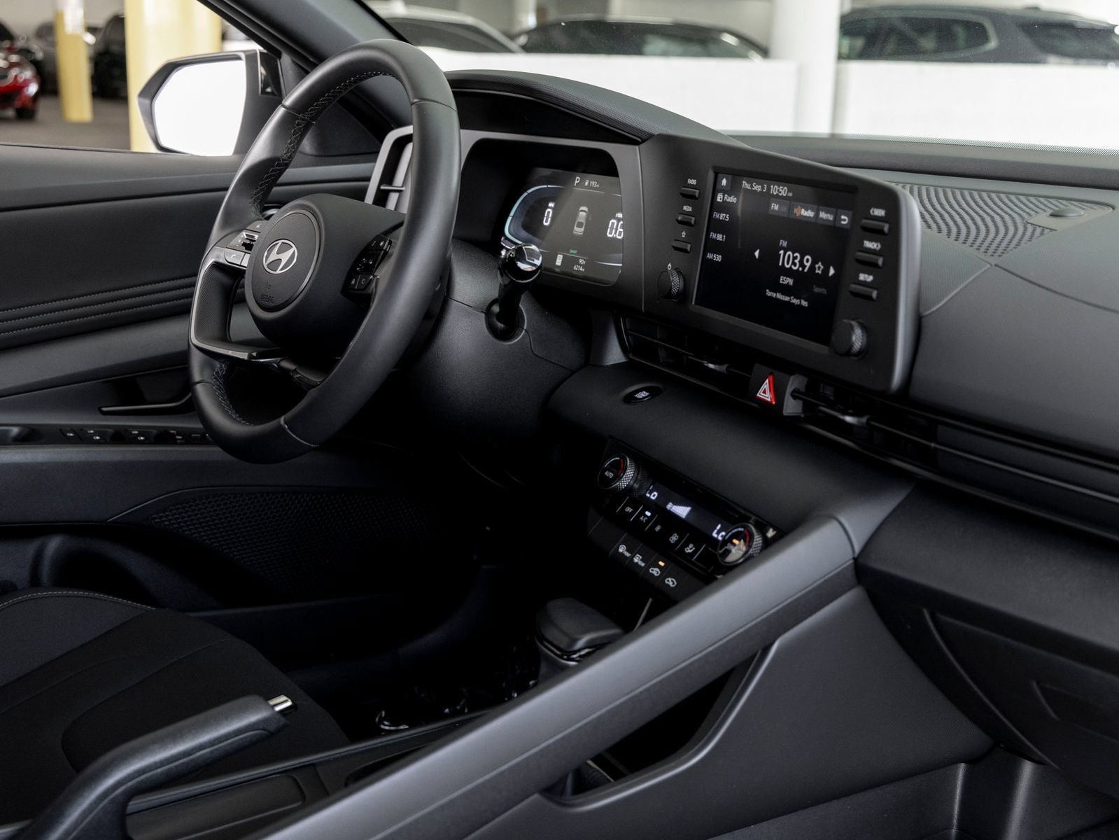Used 2025 Hyundai Elantra Sport FWD image 28
