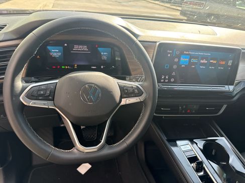 Certified 2024 Volkswagen Atlas SE w/ Panoramic Sunroof Package FWD image 8