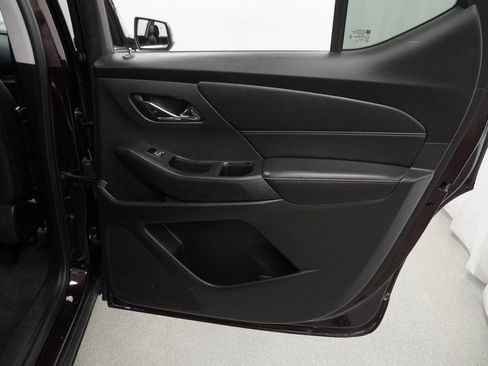 Used 2021 Chevrolet Traverse LT image 44