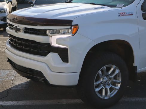 Used 2023 Chevrolet Silverado 1500 RST w/ Z71 Off-Road Package AWD/4WD image 6