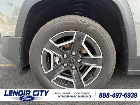 Used 2026 Jeep Cherokee Laredo AWD/4WD image 9