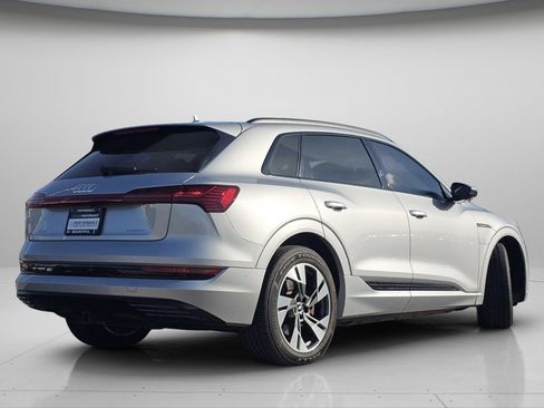 Used 2021 Audi e-tron Premium w/ Convenience Plus Package image 23