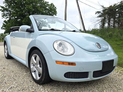 Used 2010 Volkswagen Beetle Final Edition FWD image 10