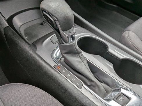 Used 2023 Chevrolet Malibu LS FWD image 11