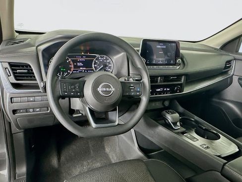 Used 2024 Nissan Rogue SV FWD image 11