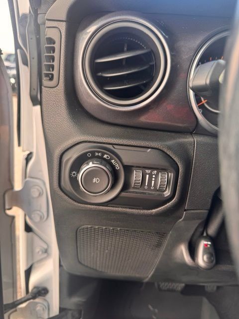 Used 2021 Jeep Wrangler Unlimited Sport AWD/4WD image 17
