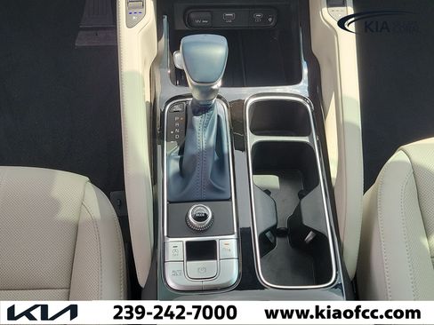 Certified 2025 Kia Telluride EX w/ EX Captain's Chair Package FWD image 21