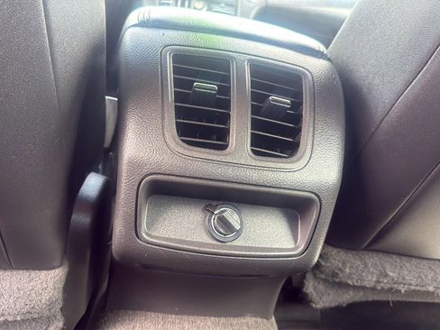 Used 2013 Ford Taurus SEL FWD image 5