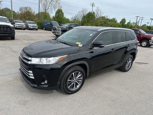 Used 2018 Toyota Highlander XLE image 14